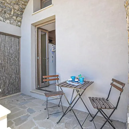 1 Bedroom Cozy In